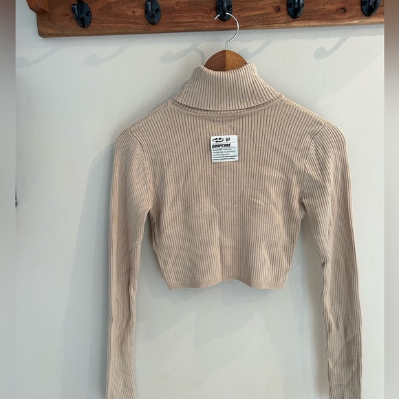 Knit Ribbed Turtleneck Cropped Sweater - high quality sweater - Picture 4 of 4